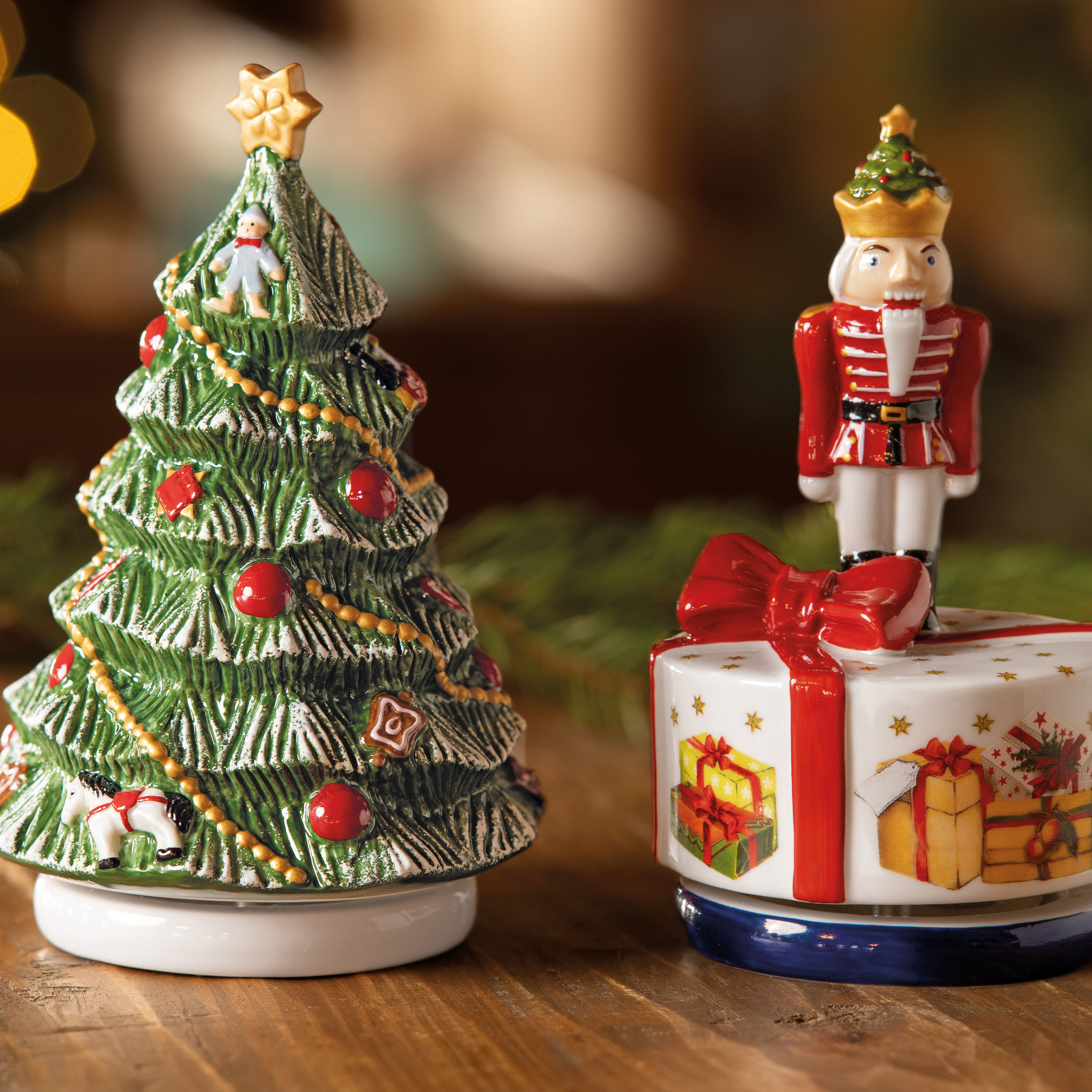 Nostalgic Melody Christmas music box Multi-colored, 3.6'' x 3.6'' x 5.8''