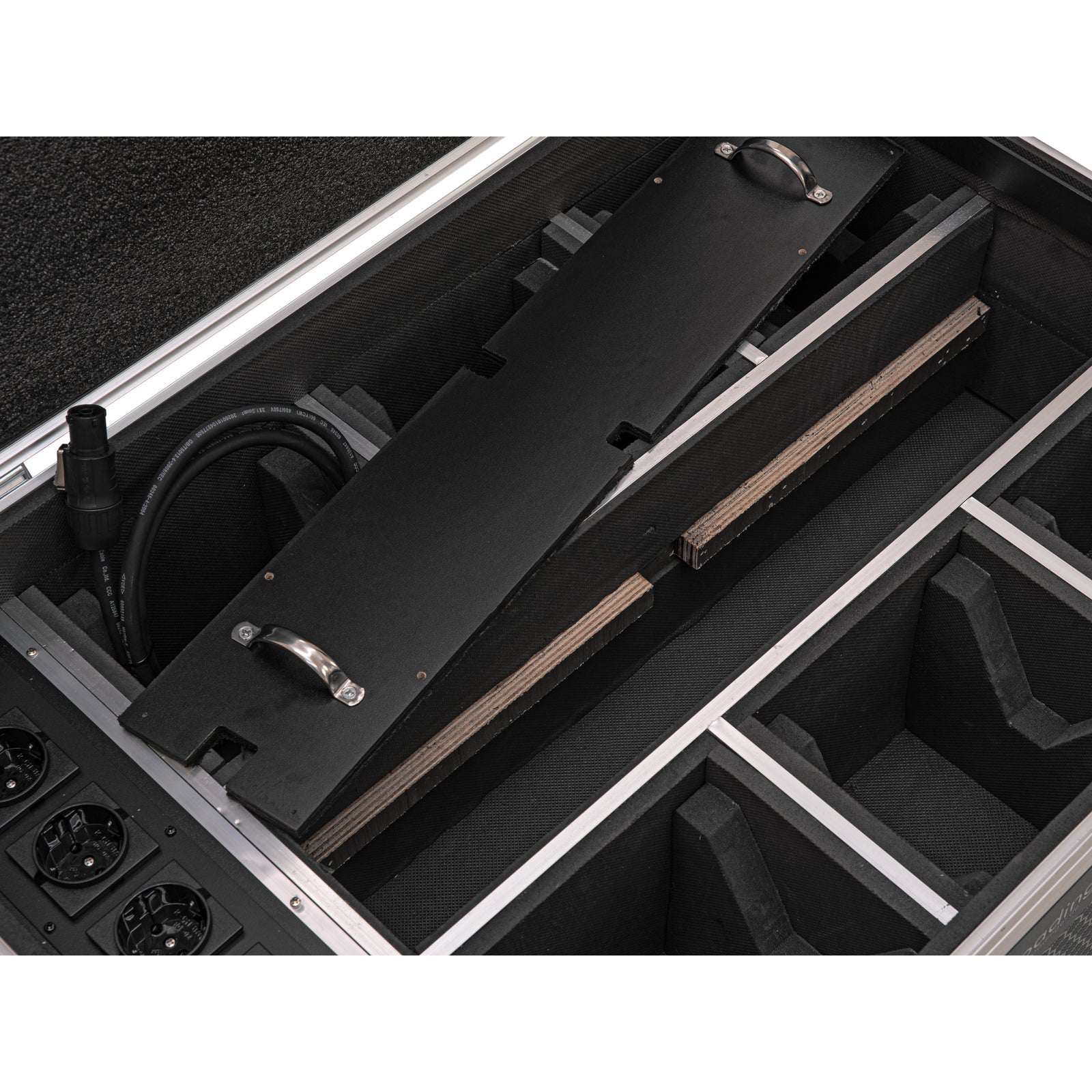 Roadinger Flightcase 6x AKKU IP TL-3 QCL Trusslight CRMX met oplaadfunctie en wielen