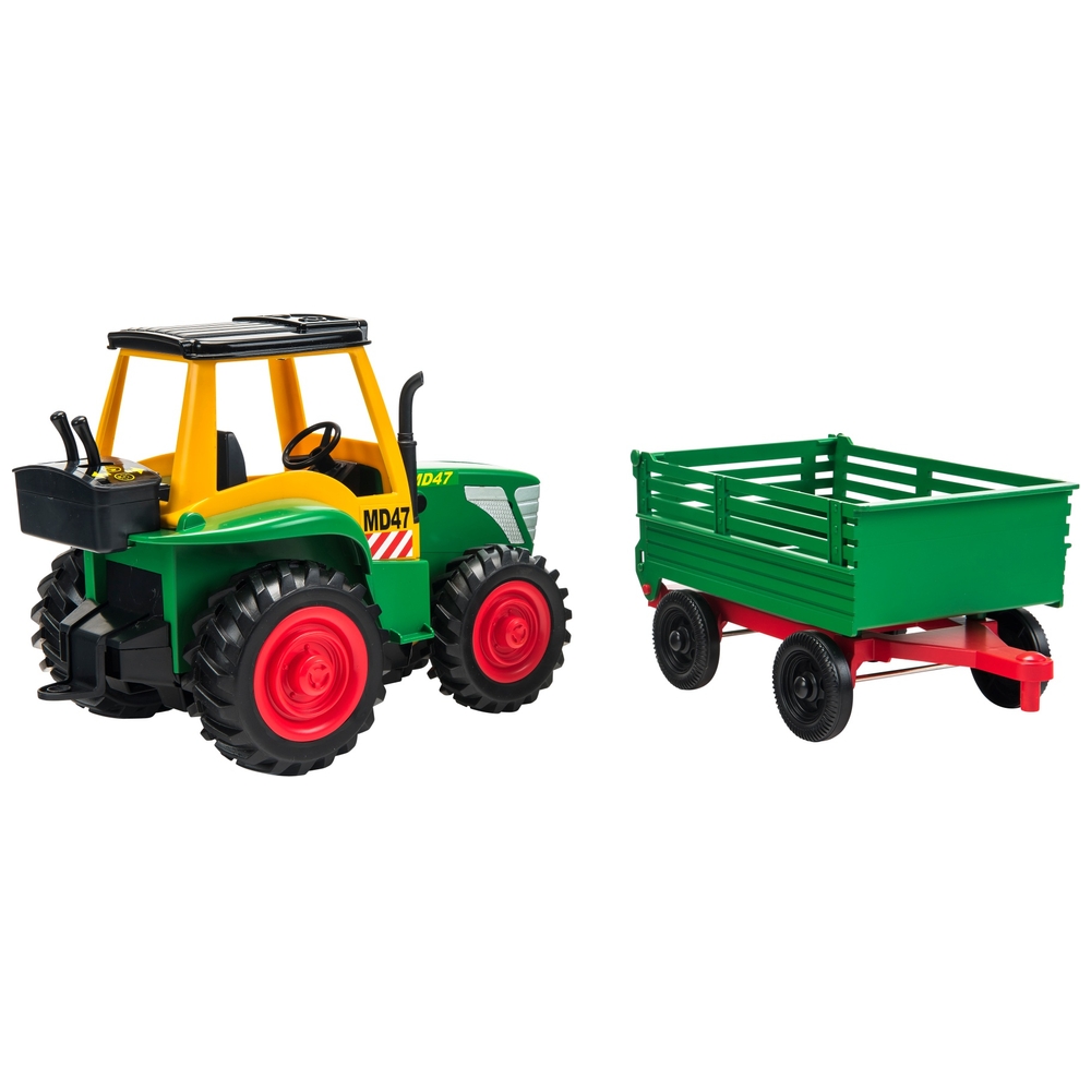 Traktor mit Anhänger und Tieren