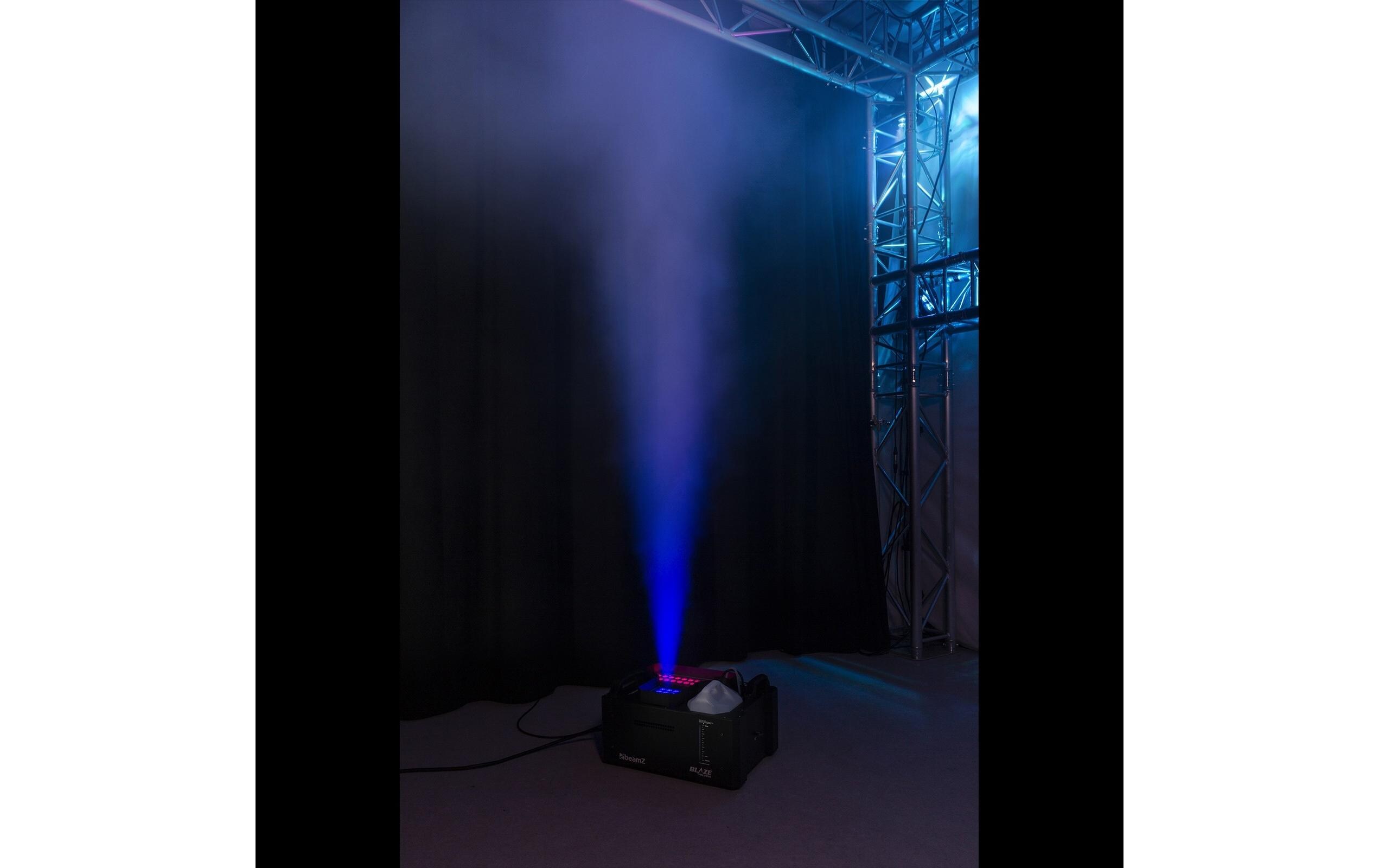 Nebelmaschine BLAZE2200<br>2200W Nebelmaschine mit 48x 4W 4-in-1 LEDs