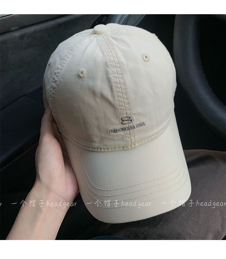Alpha Kiss - Lettering Washed Cap