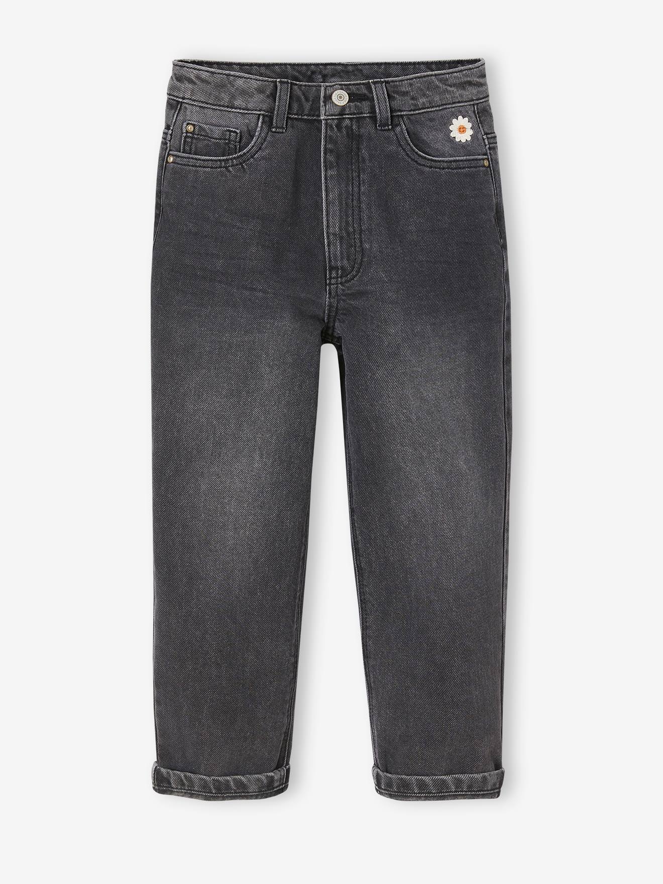 Calça jeans folgada estilo boyfriend para uma garota que curte maconha.