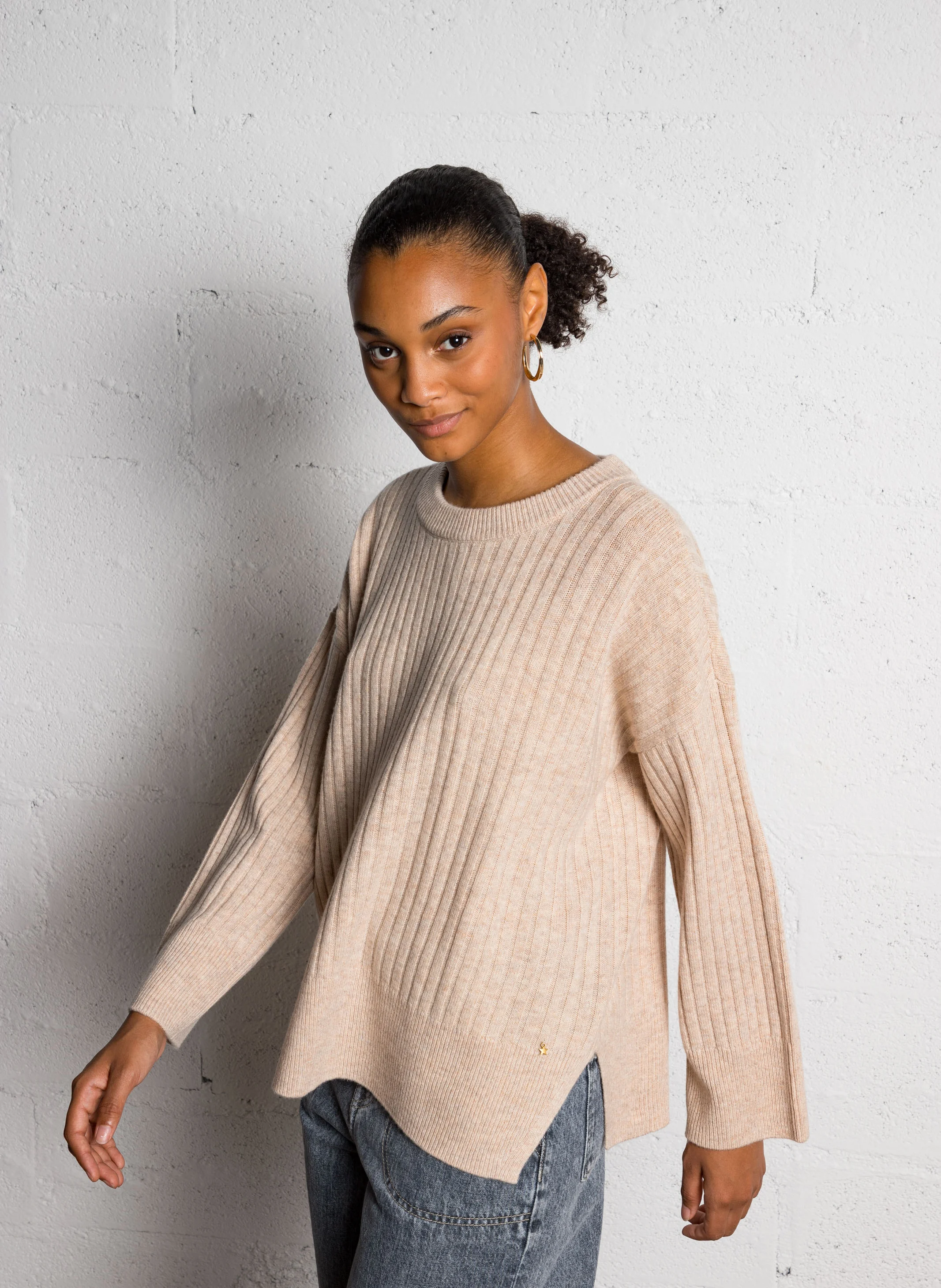 ARISTOU - Pull col rond droit en laine | Beige