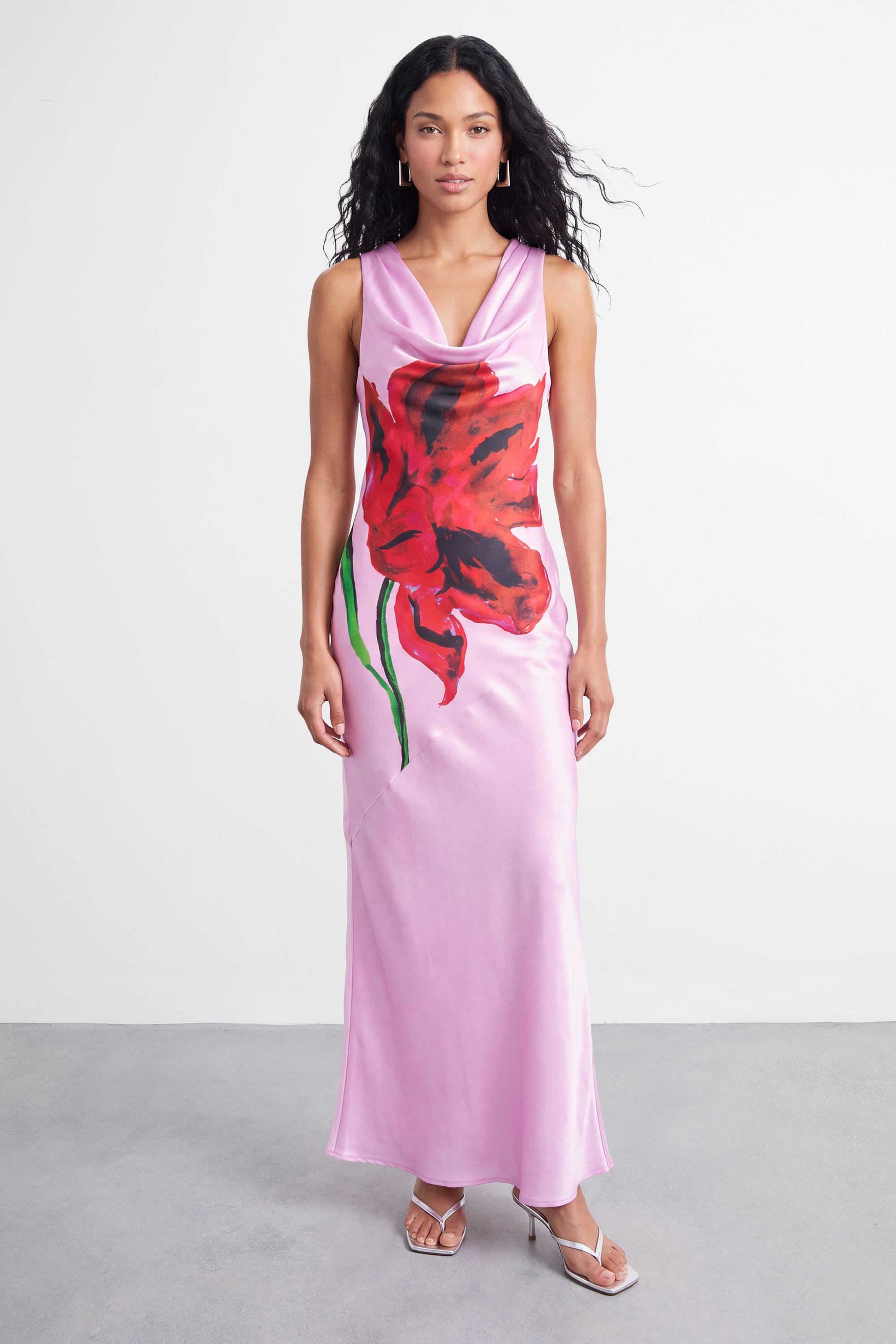 Warehouse Robe Longue Satinée À Imprimé Floral Placement Et Encolure Dos-nageur