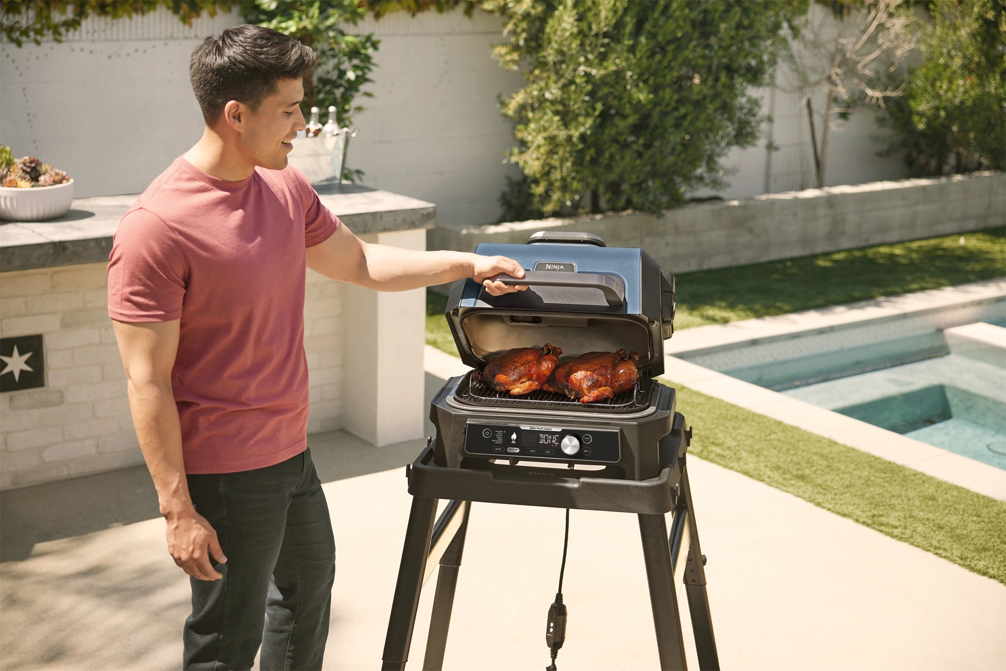 Ninja Woodfire Pro Connect XL elektrischer Outdoor Grill & Smoker 1700 W