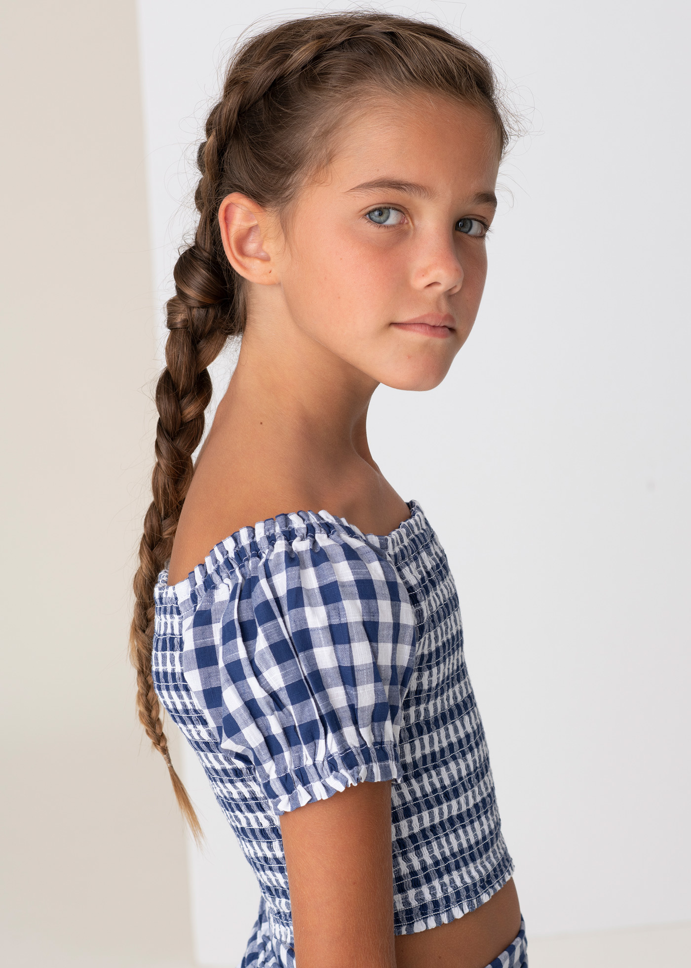 Blusa infantil de algodão com estampa xadrez vichy e detalhes franzidos