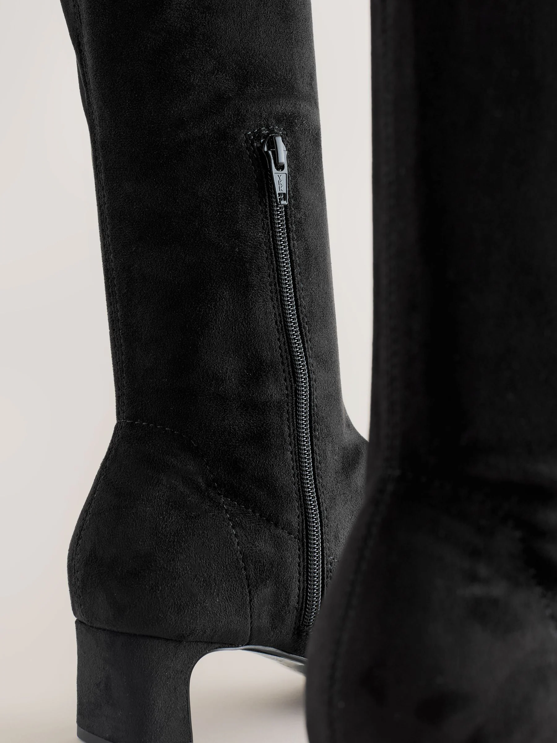 Zwart - Forever Comfort® kniehoge soklaarzen met afgeronde spitse neus