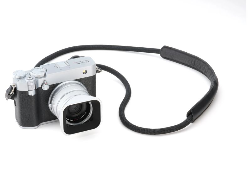 Fujifilm Fotokamera GFX 100RF Silber GFX-Kamera mit fest verbautem Objektiv und bringt die Mittelformat-Bildqualität in ein ultrakompaktes Design