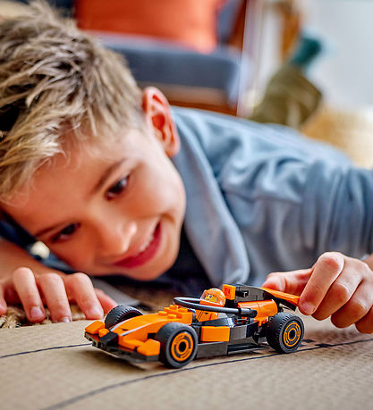 LEGO® City - F1® Rennfahrer mit McLaren Rennauto 60442 - 86 Teil