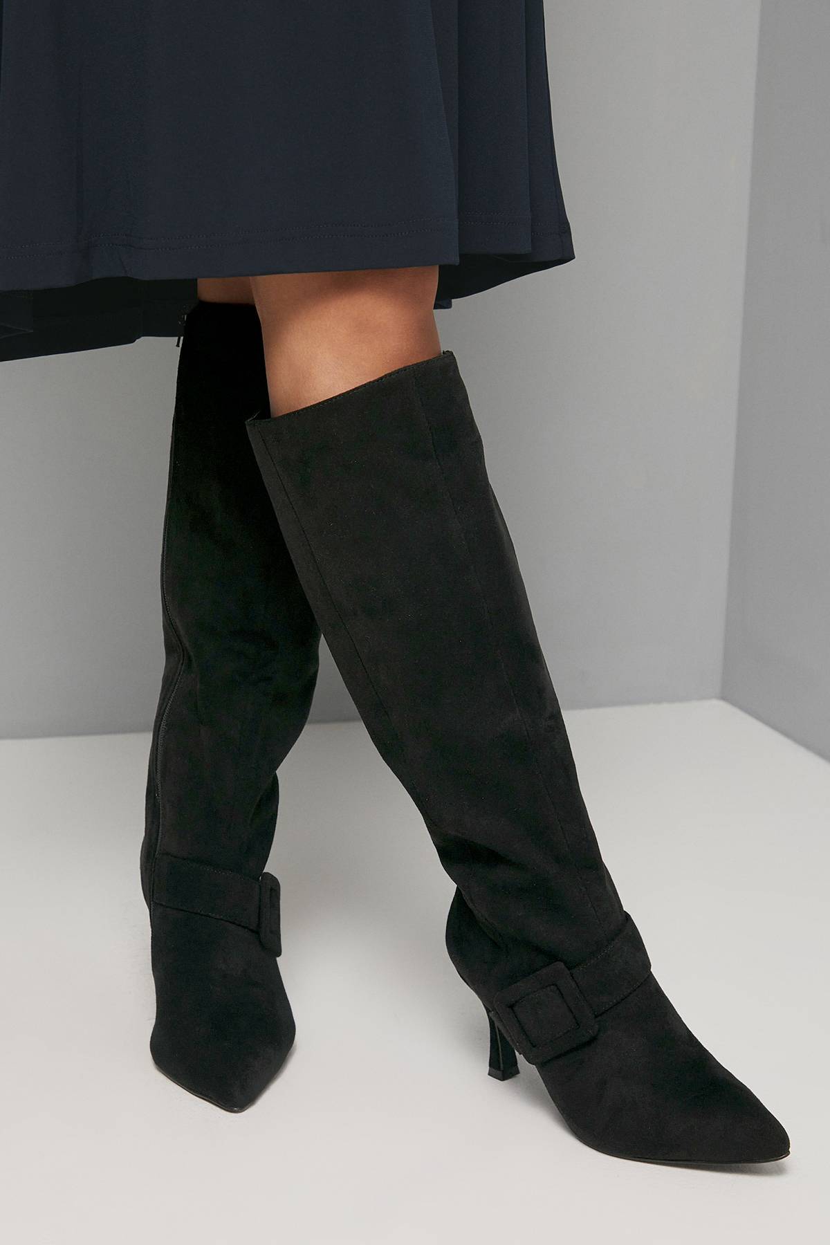 Wallis Bottes Hazel Coupe Large en synthétique avec Boucle Recouverte et Talon Aiguille Montant au Genou