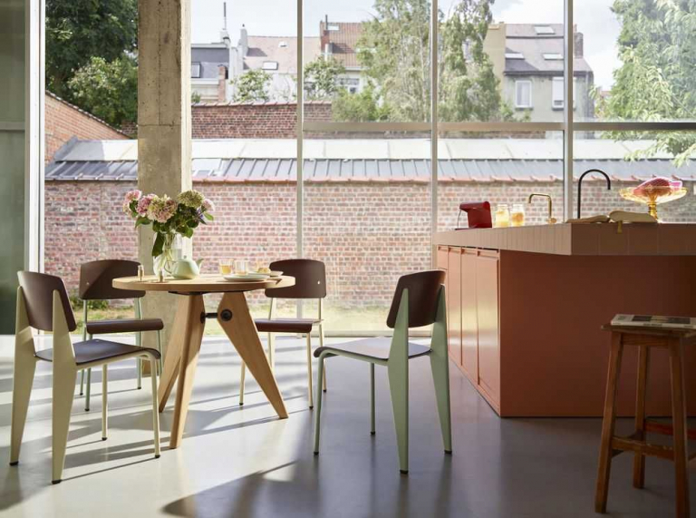 Vitra Lampe de bureau tafellamp diepzwart