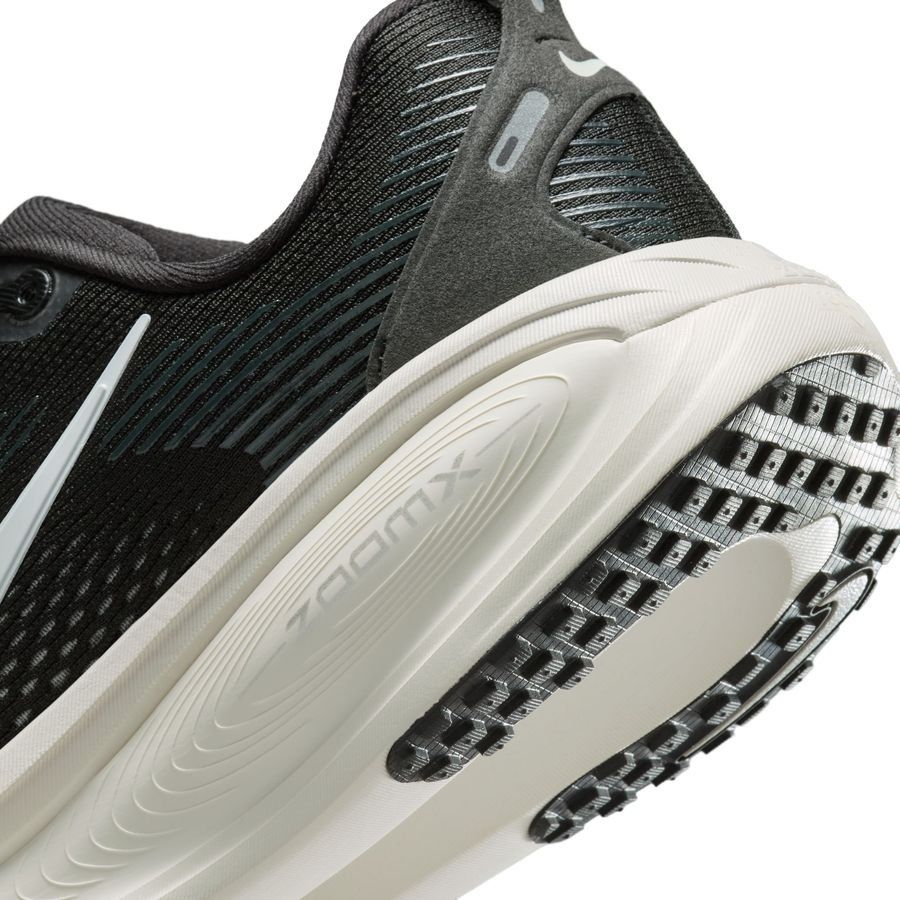 Nike Chaussures de Running Vomero 18 - Noir/Blanc/Blanc Femme
