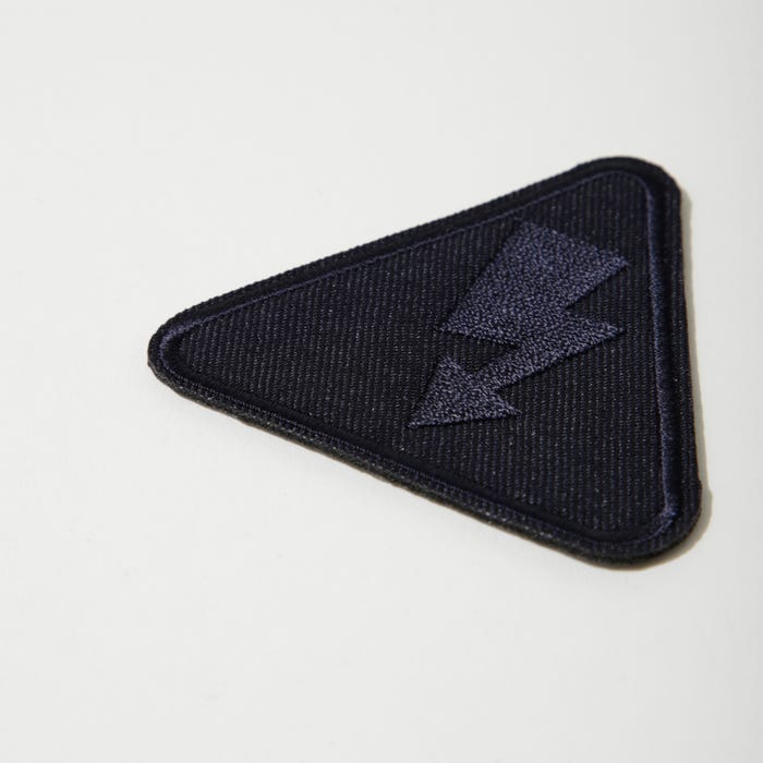 Atelier Veritas-Patch driehoek pijl 6x6,5cm