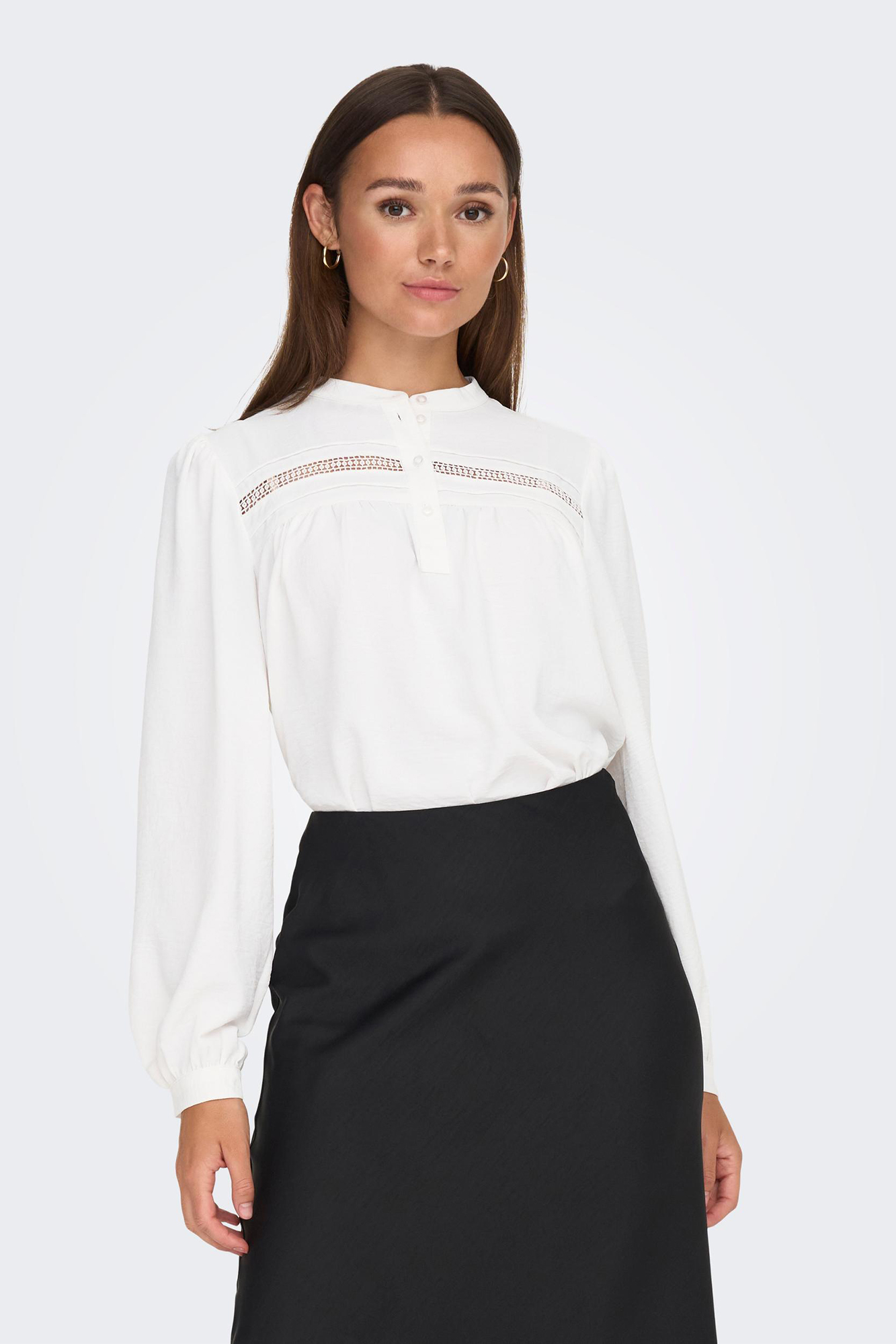 Blusa de renda de mangas compridas