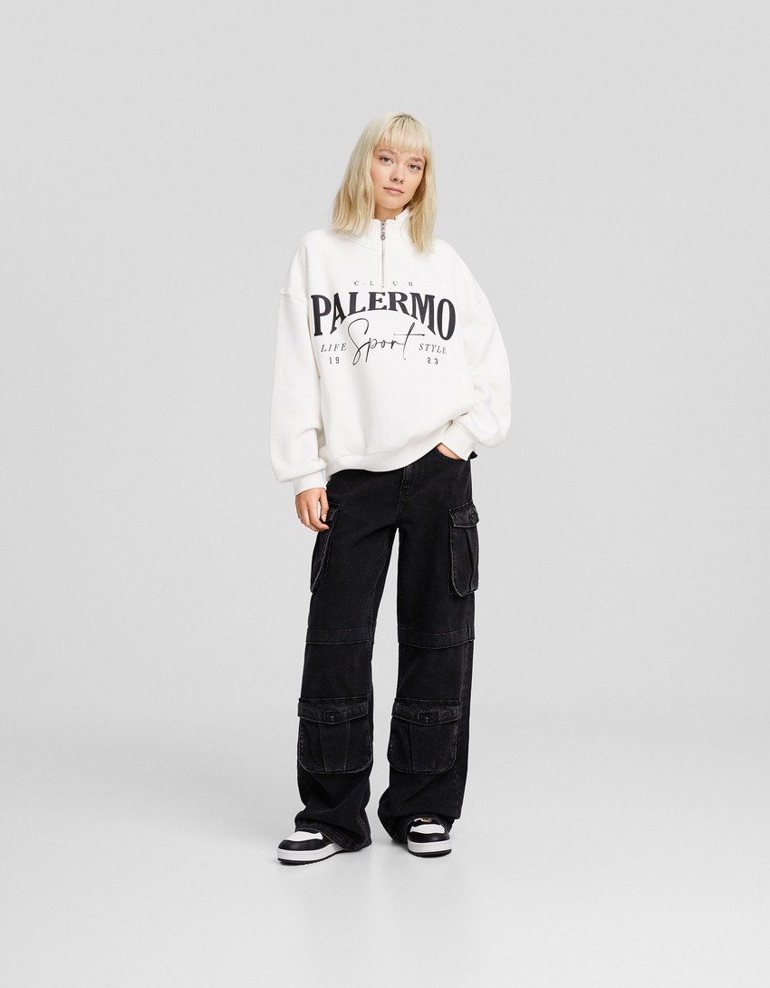 Calça cargo com vários bolsos