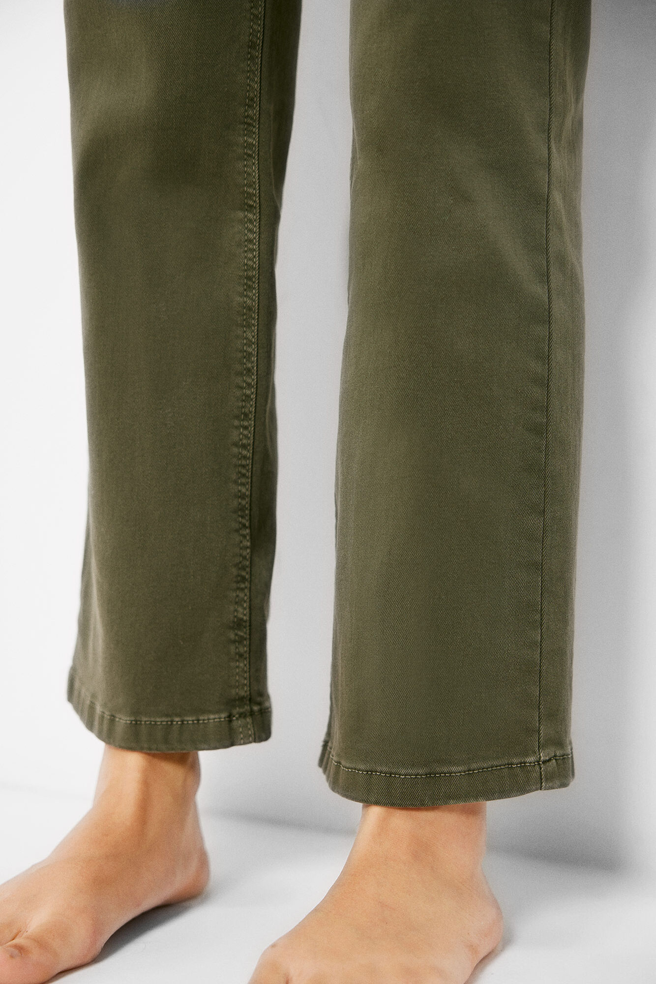 Calça jeans flare Kck com lavagem sustentável