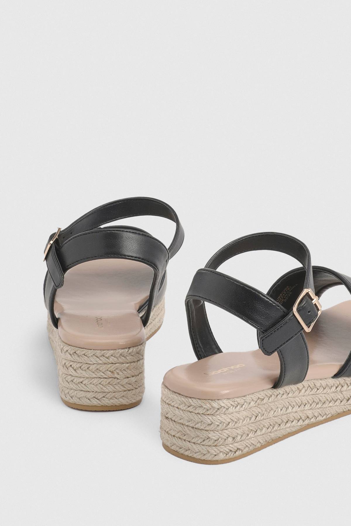 boohoo Sandales Compensées Plateforme À 2 Brides Coupe Extra Large