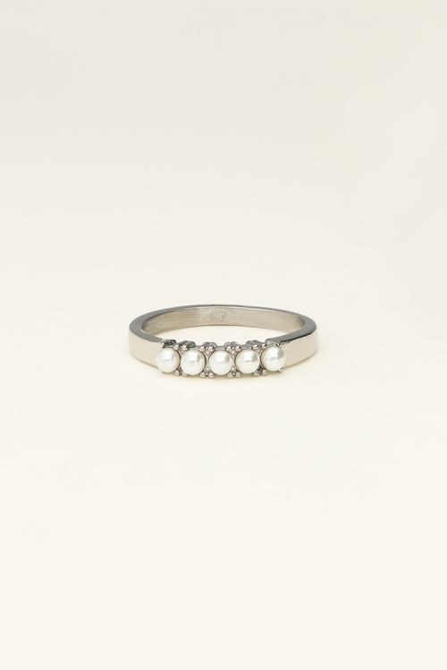 Ring met 5 parels
