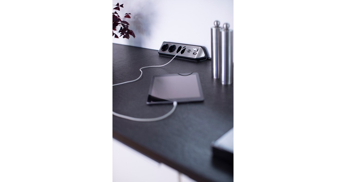 BrennenstuhlEstilo Hoekstekkerdoos 4-voudig stekkerdoos  (Zwart/roestvrij staal, 2x USB)