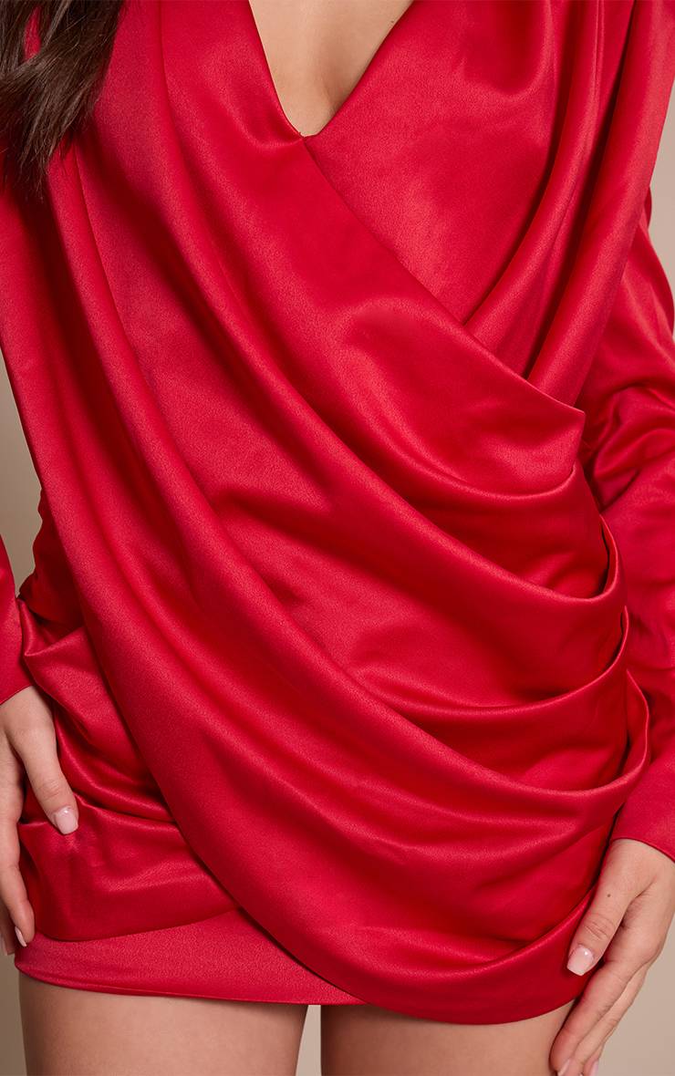 Rouge Robe Courte En Satin À Col Bénitier