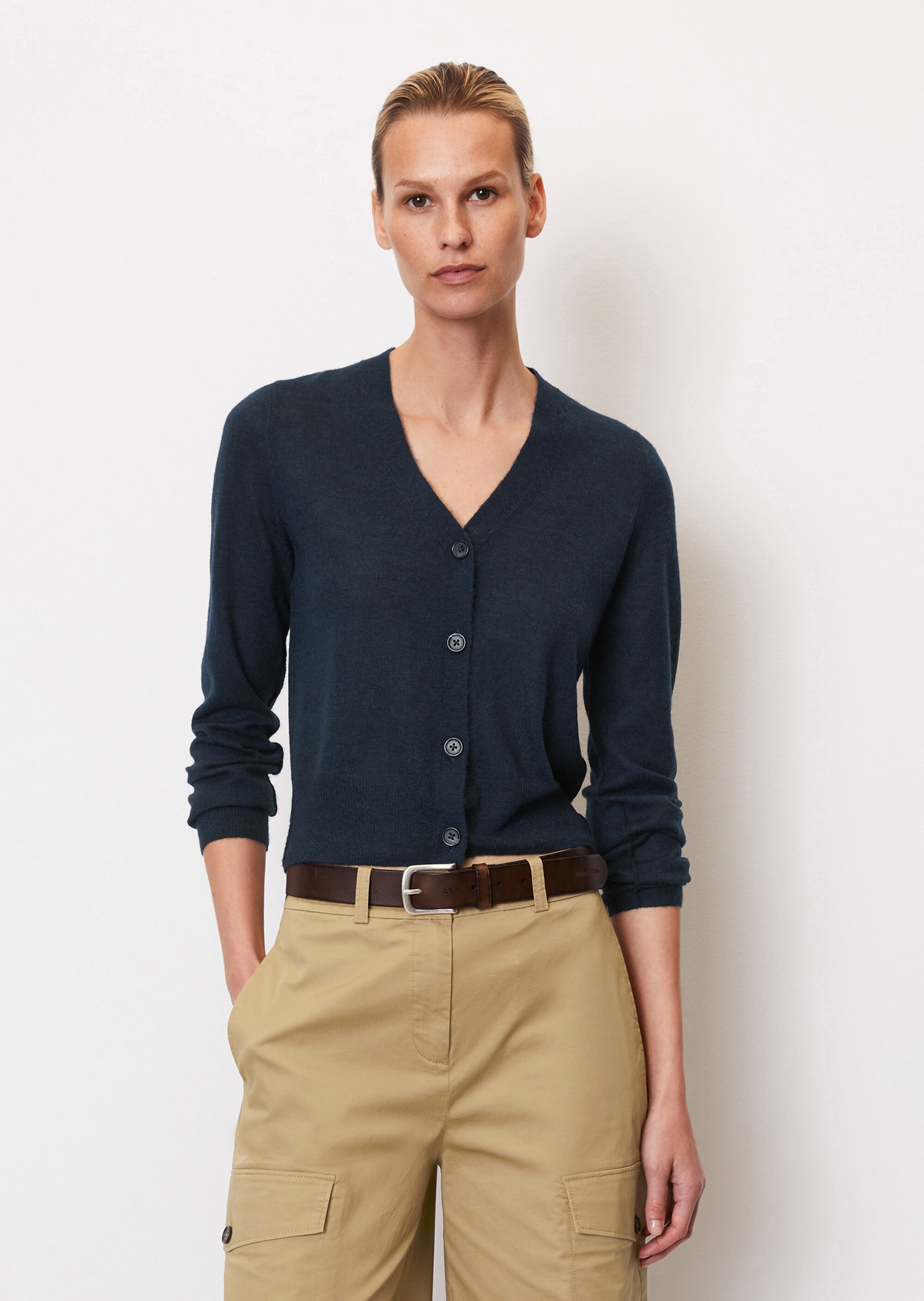 Zart gestrickter V-Neck-Cardigan slim aus Wolle-Alpakawolle-Mix