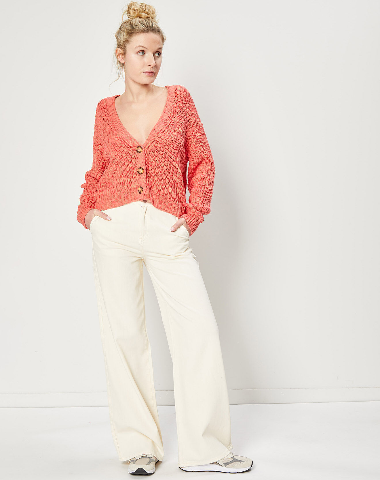 Esprit Gilet en Maille mélangée à boutons contrastants rose saumon