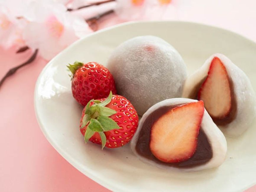 Ichigo Mochi: rijstcake met aardbei en rodebonenpasta (いちご大福)