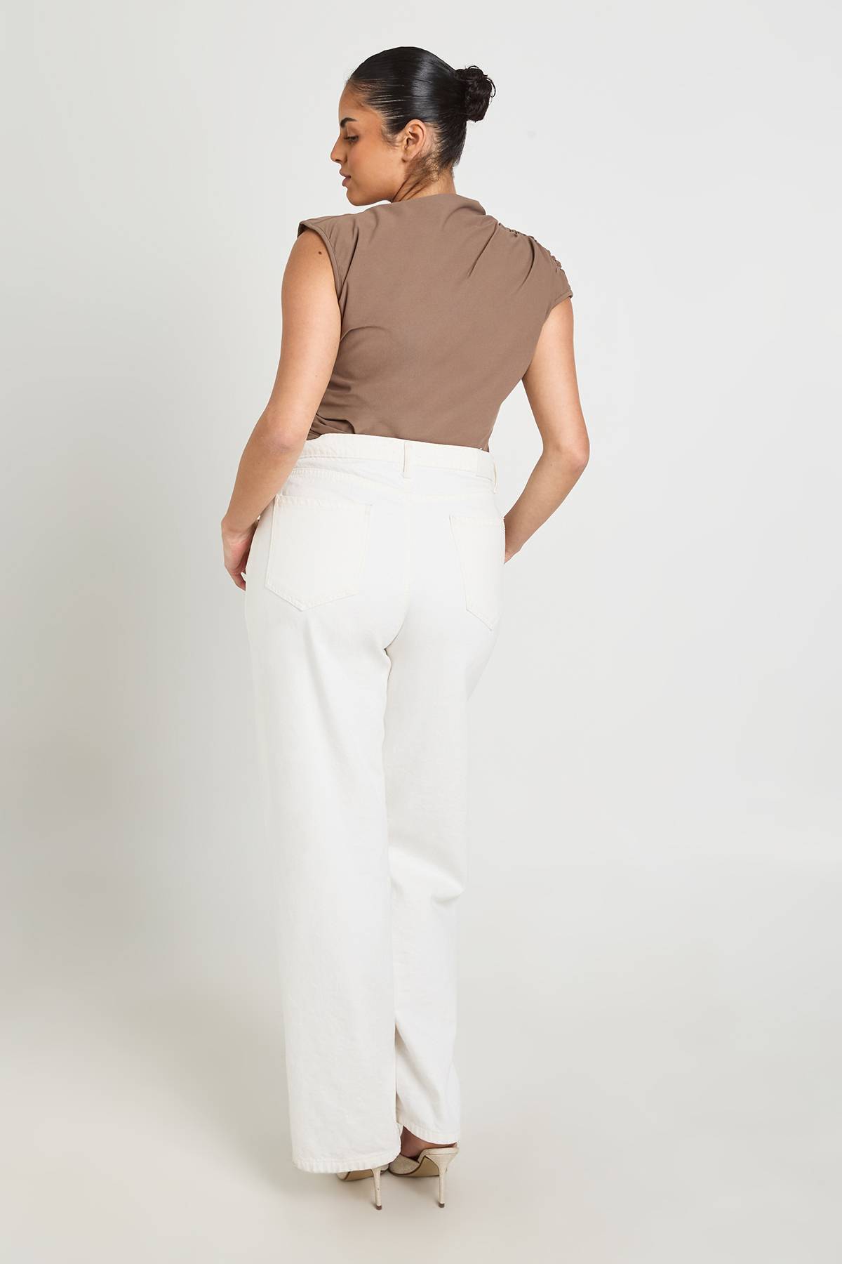 boohoo Body Grande Taille Froncé À Encolure Montante