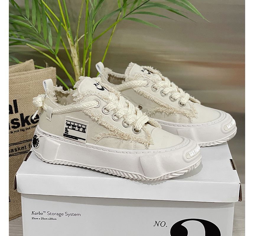 Tanzanite - Canvas platform sneakers met vetersluiting en gerafelde afwerking