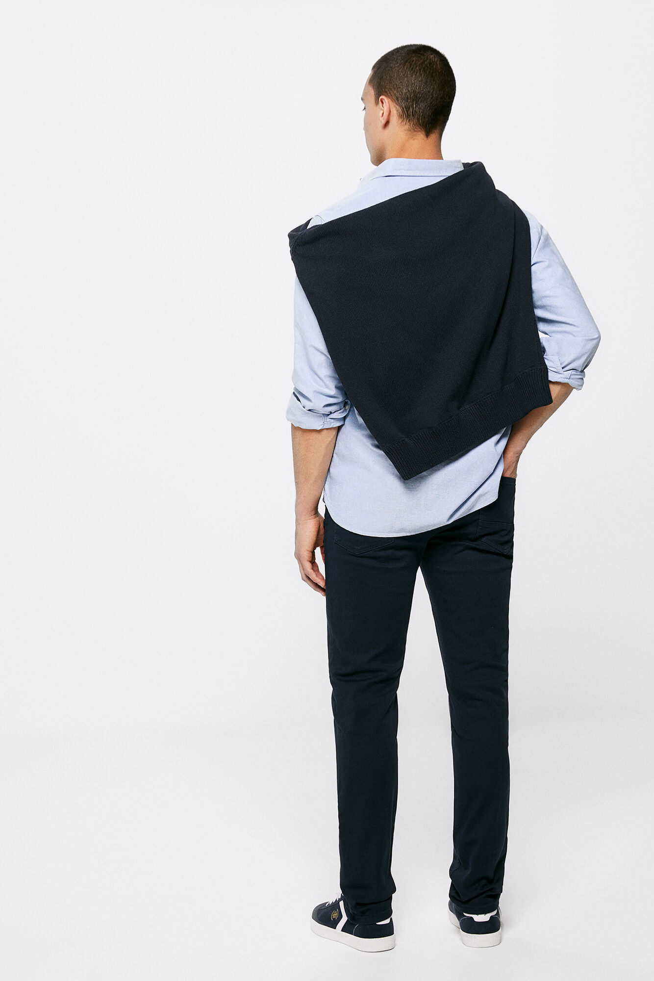 Calça de cinco bolsos com lavagem slim-fit
