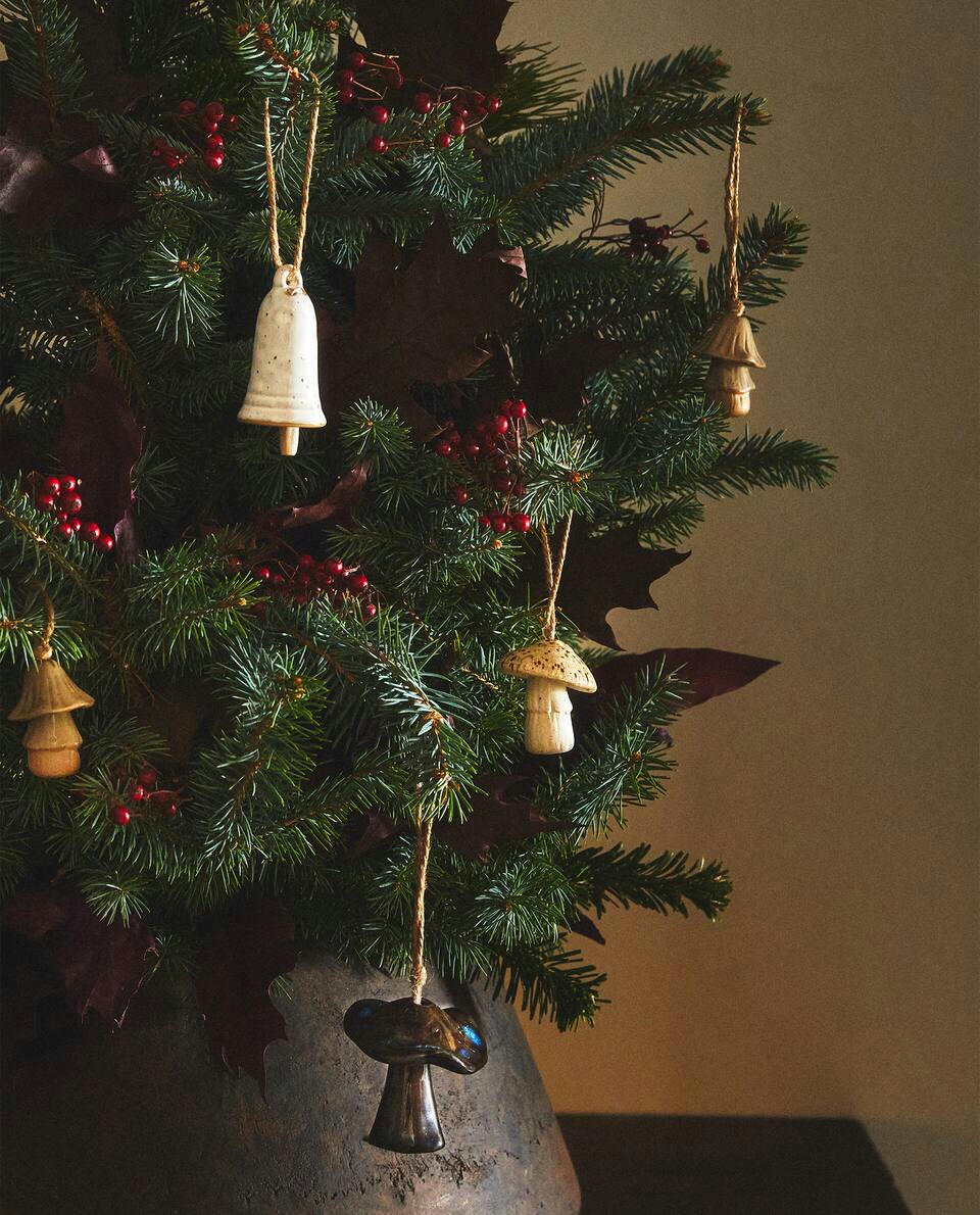 DECORAÇÃO DE NATAL EM CERÂMICA EM FORMATO DE COGUMELO