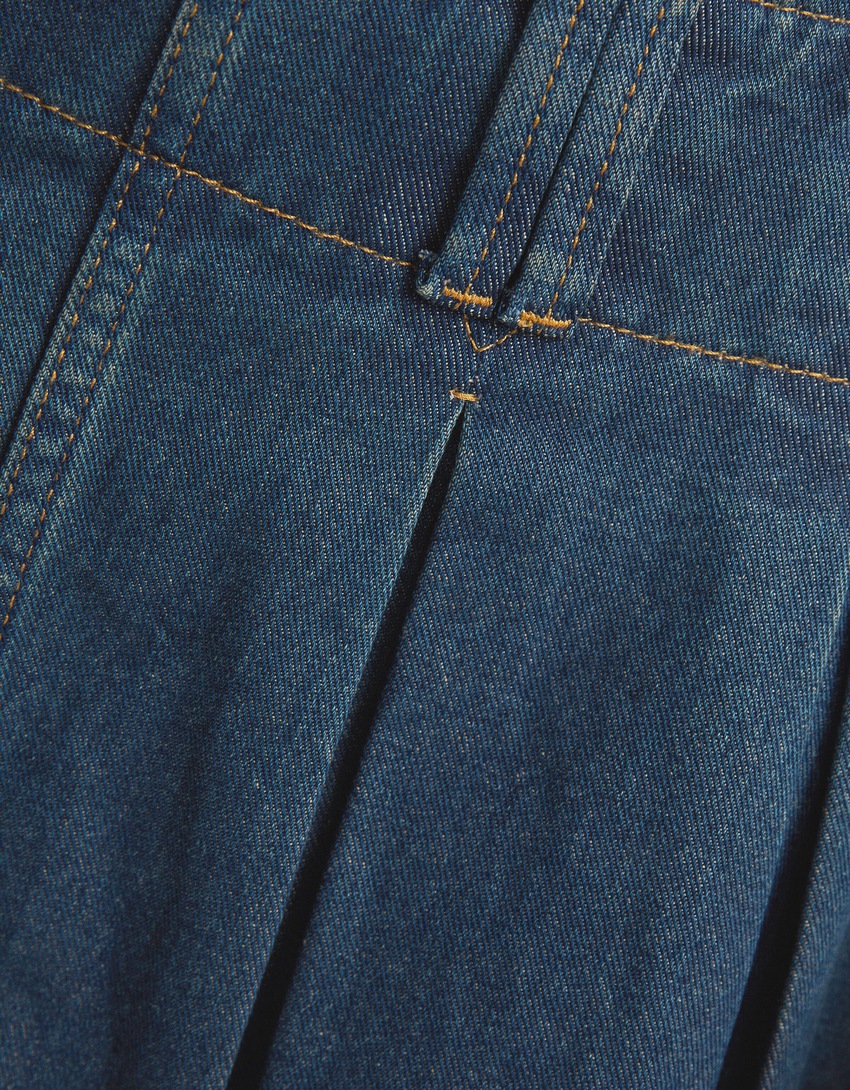 saias-calça plissadas em denim desbotado