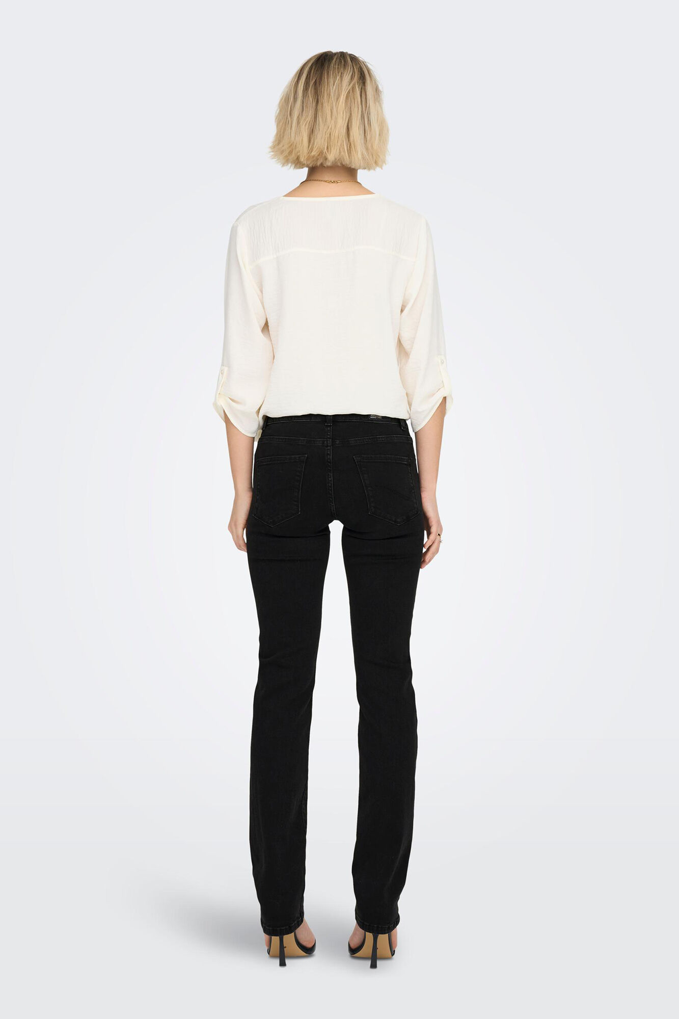 Calça jeans de corte reto com cinco bolsos