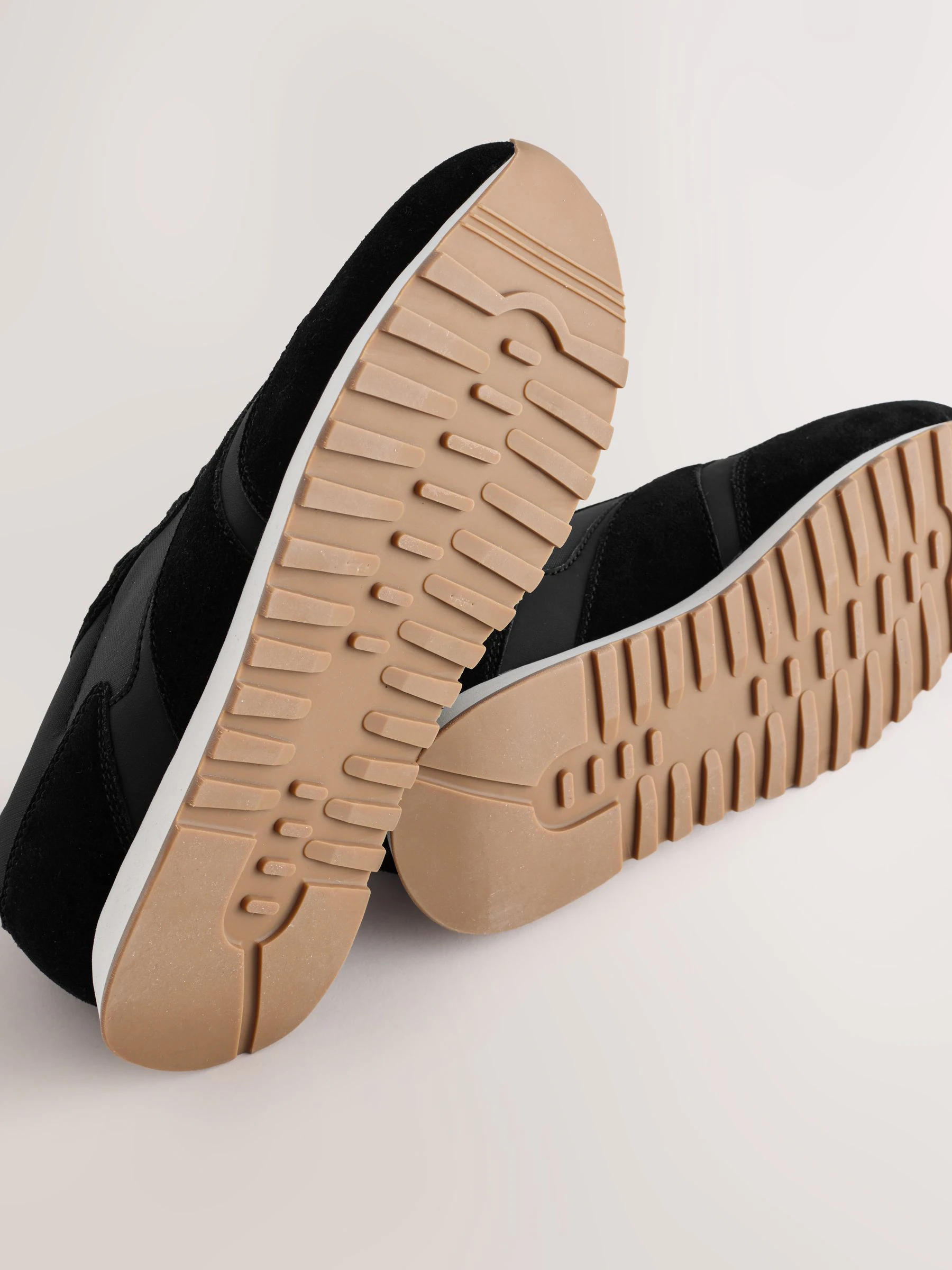 Zwart - Smart Casual Runners Trainers with Suede Trim