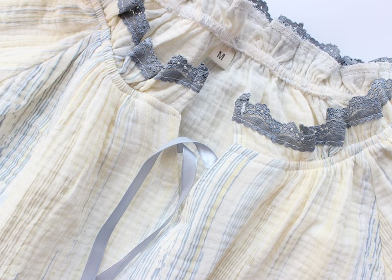 Dogini - Pyjamaset: gestreepte top met korte mouwen en kanten rand + korte broek