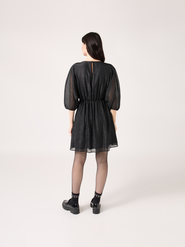 Robe courte à manches longues