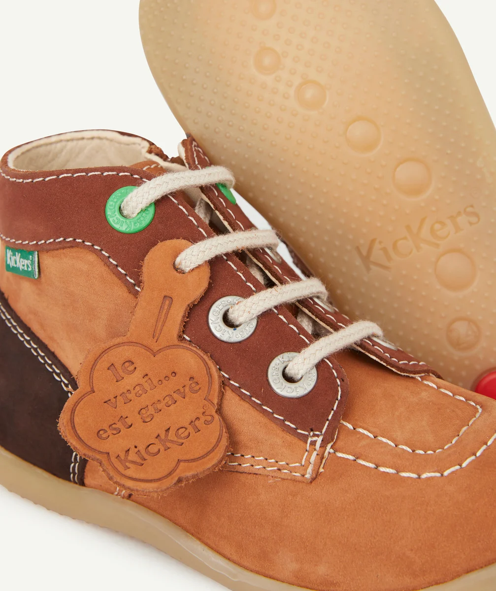 KICKERSBOTTINES BÉBÉ EN CUIR CAMEL AVEC LACET ET ZIP