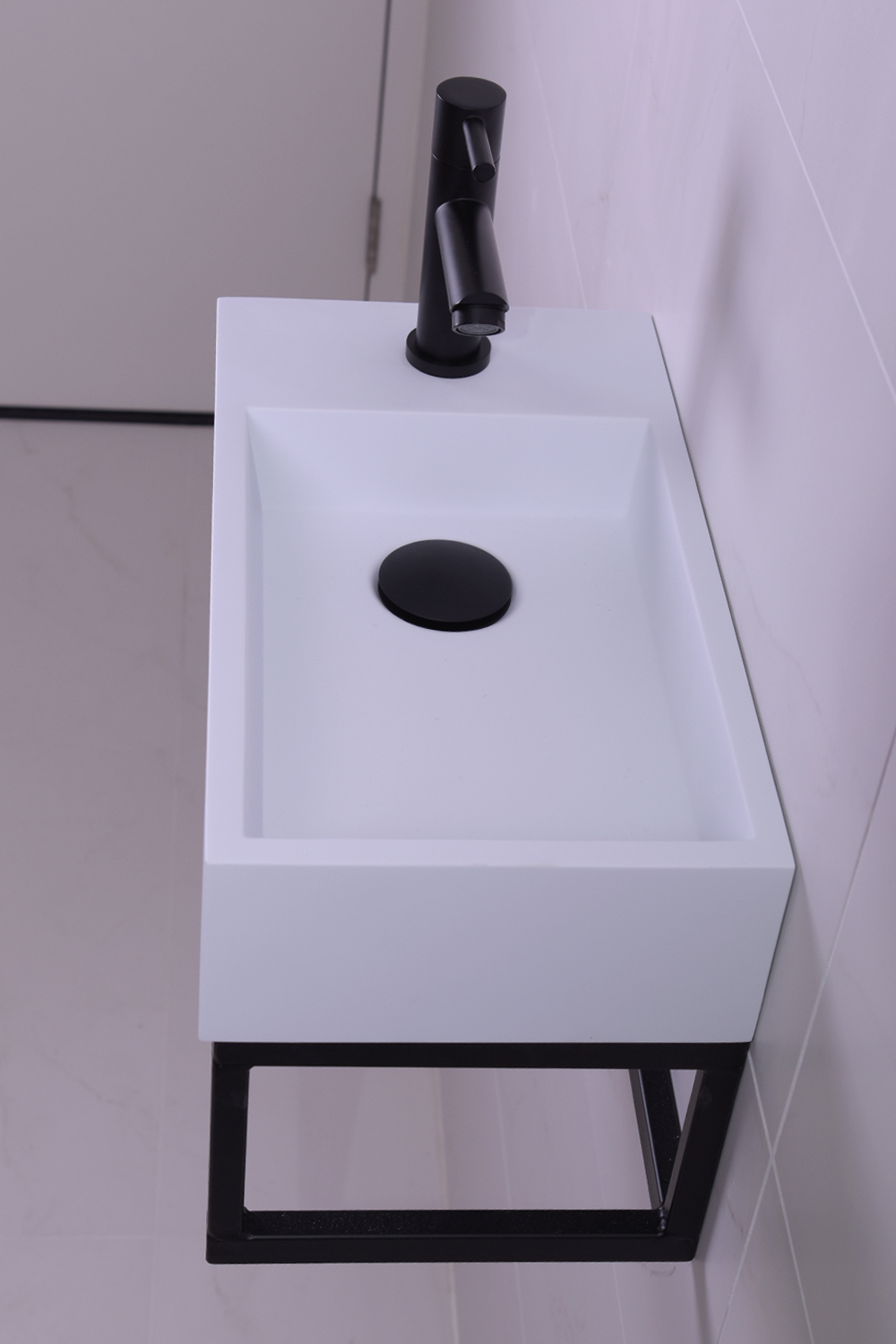 Saniclear Alaska solid surface fontein set links met zwarte kraan