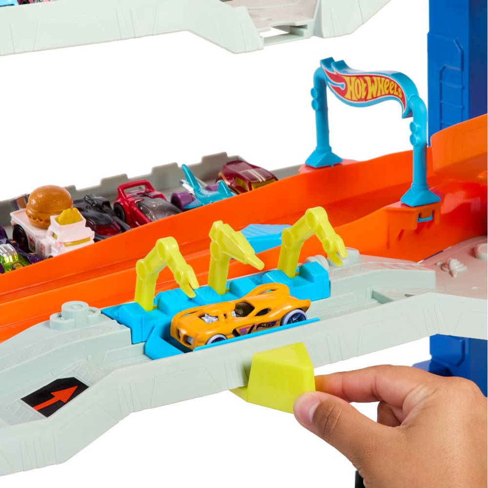 Hot Wheels ultimate garage
