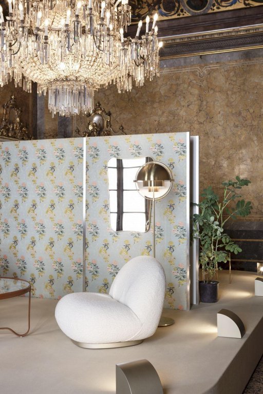 Gubi Pacha fauteuil swivel karakorum-001 Pearl Gold onderstel