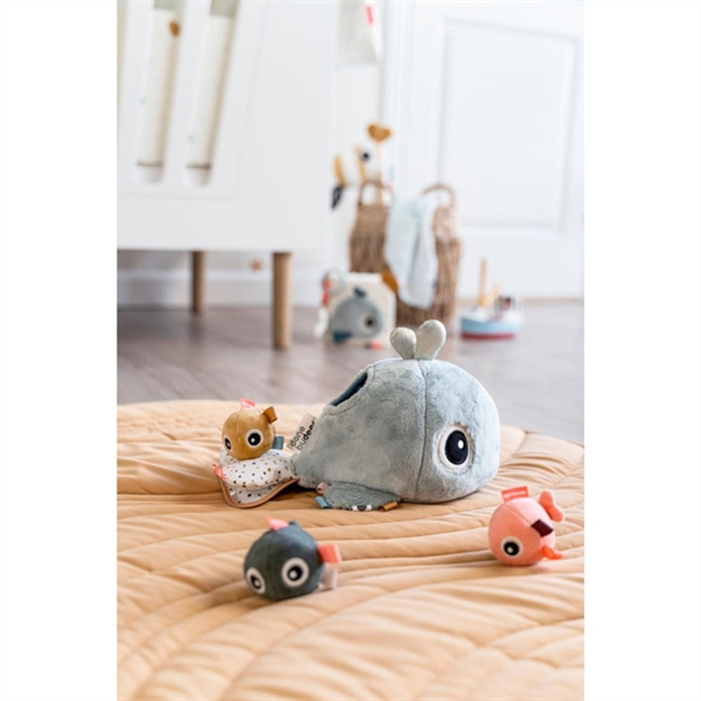 Done by Deer Hide & Seek Wally Blue Activity Toy - DonebyDeer | Luksusbaby