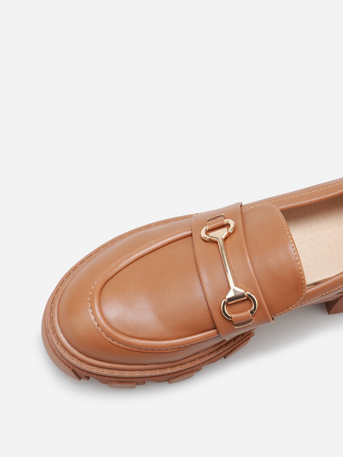 Mocassins crantés à détail métallique- Marron clair