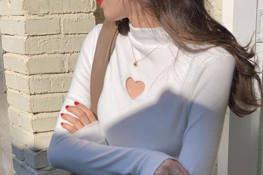 Moon City - T-shirt met lange mouwen en een mockneck en een hartvormige uitsparing