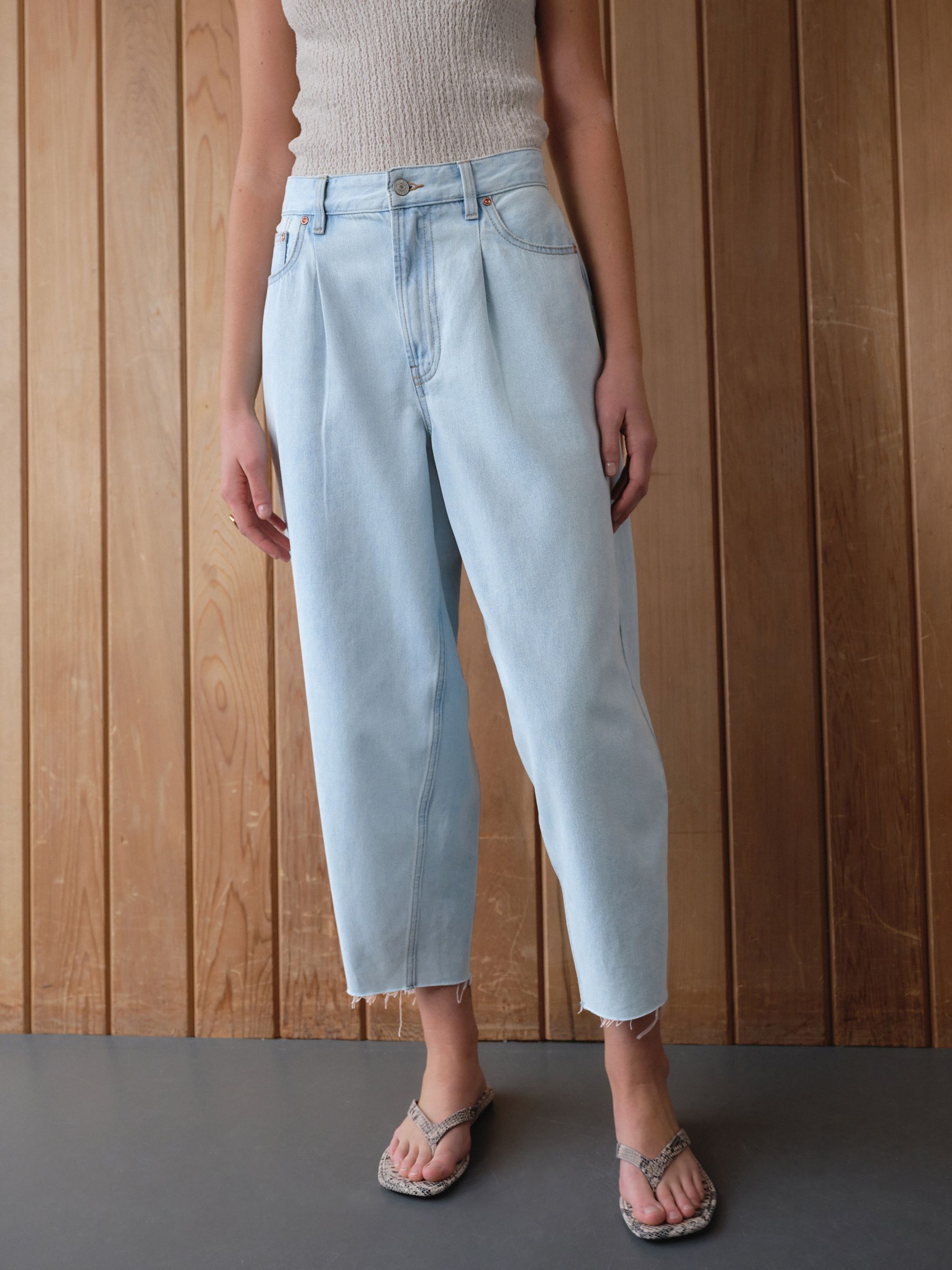 Gebleekt - Cropped Barrel jeans met ronde pijpen
