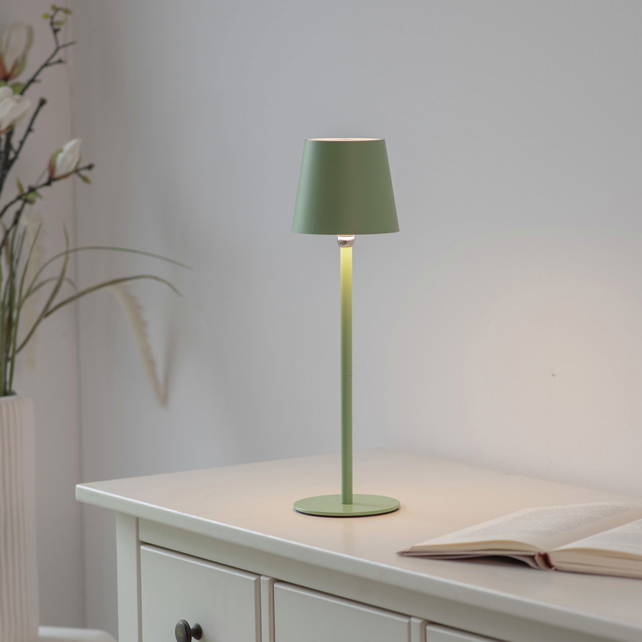 Just Light Akku-Tischleuchte BOTERIA