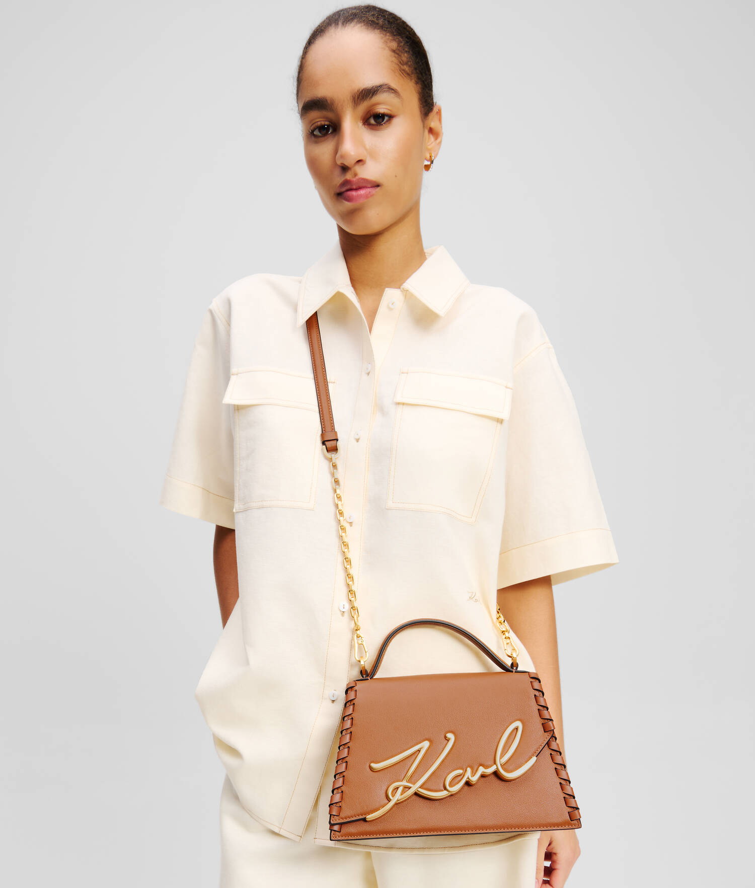 SAC BANDOULIÈRE K/SIGNATURE DE TAILLE MOYENNE - Tan foncé