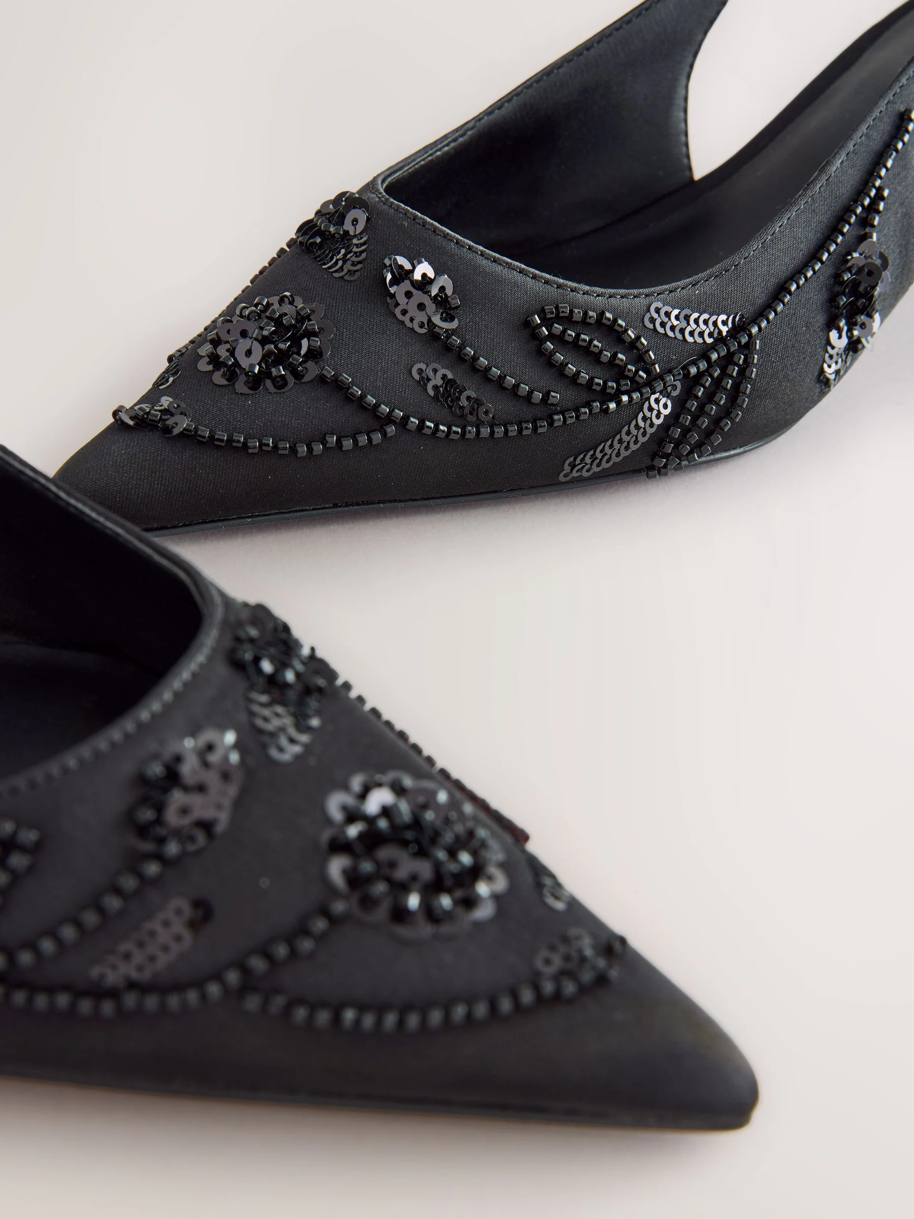 Zwart - Forever Comfort Satin Beaded Slingback Kitten Heels