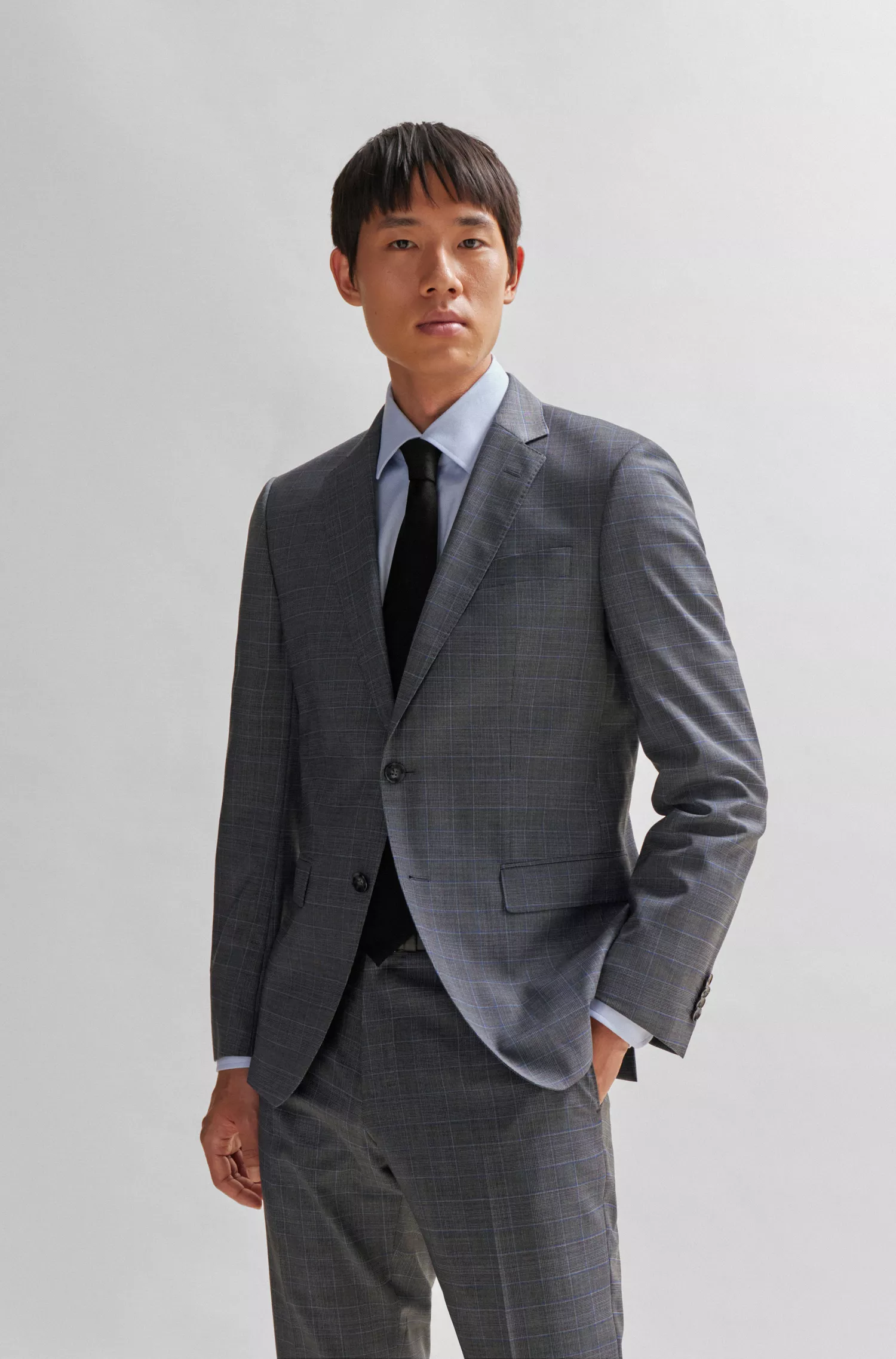 Terno BOSS preto slim fit em lã elástica xadrez.