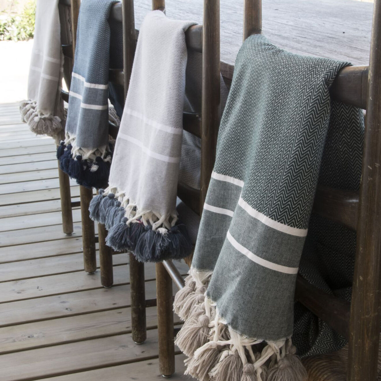 Febronie Plaid Stockholm Chevron Pompon Losange vert kaki