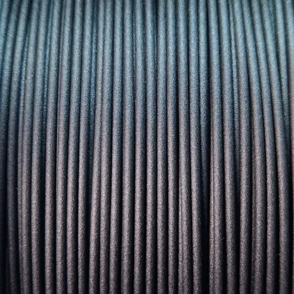Nobufil  PETG CF Black, 1,75 mm / 1000 g    Mit Kohlenstofffasern verstärktes PETG Filament aus recycelten Industrieabfällen